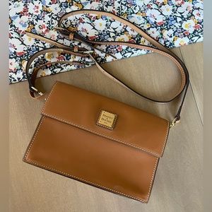 Dooney and Bourke Hand Bag